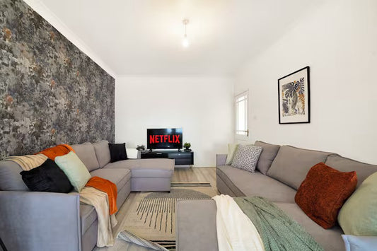 Wembley Oasis — Roomy 4-Bedroom House (Sleeps 14)