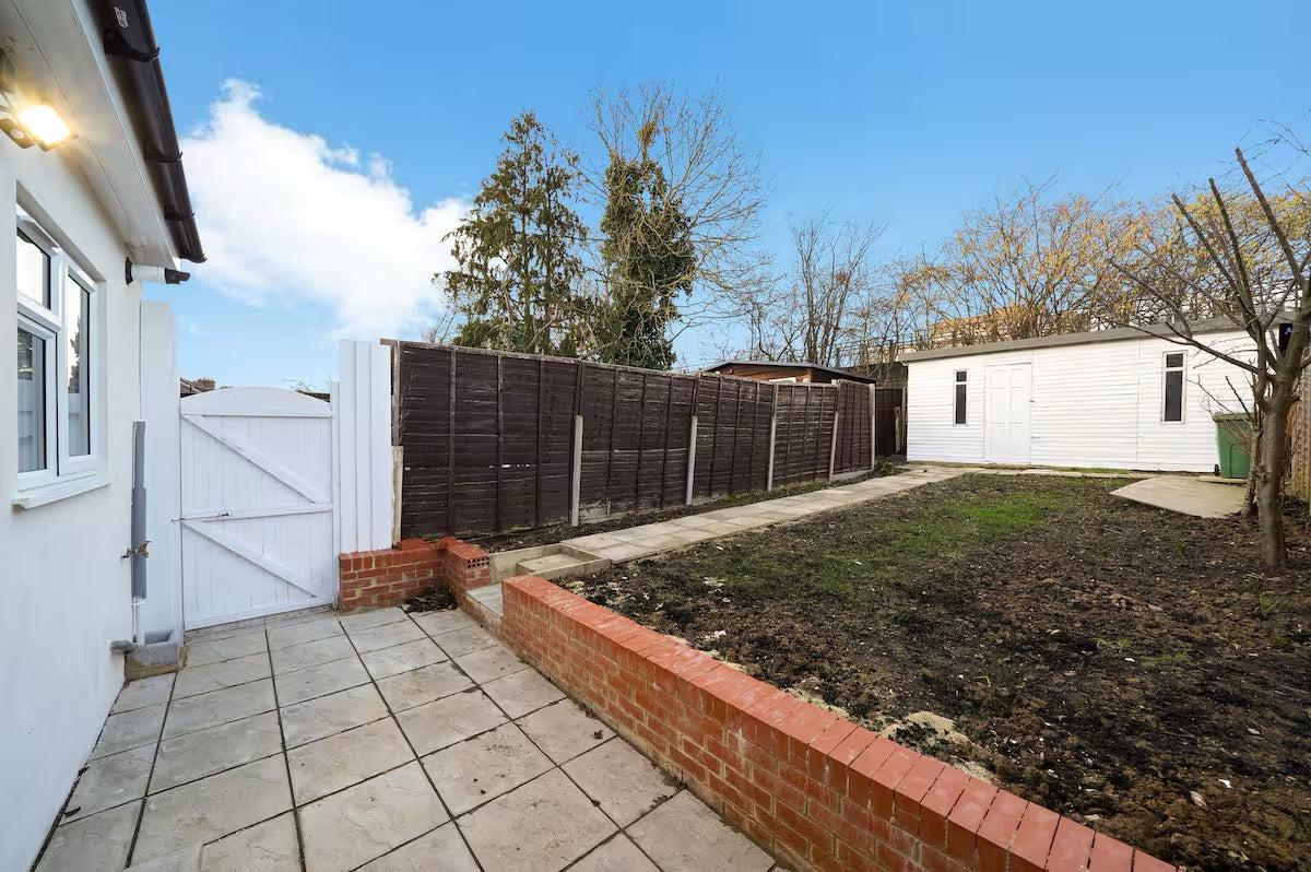 Wembley Oasis — Roomy 4-Bedroom House (Sleeps 14)