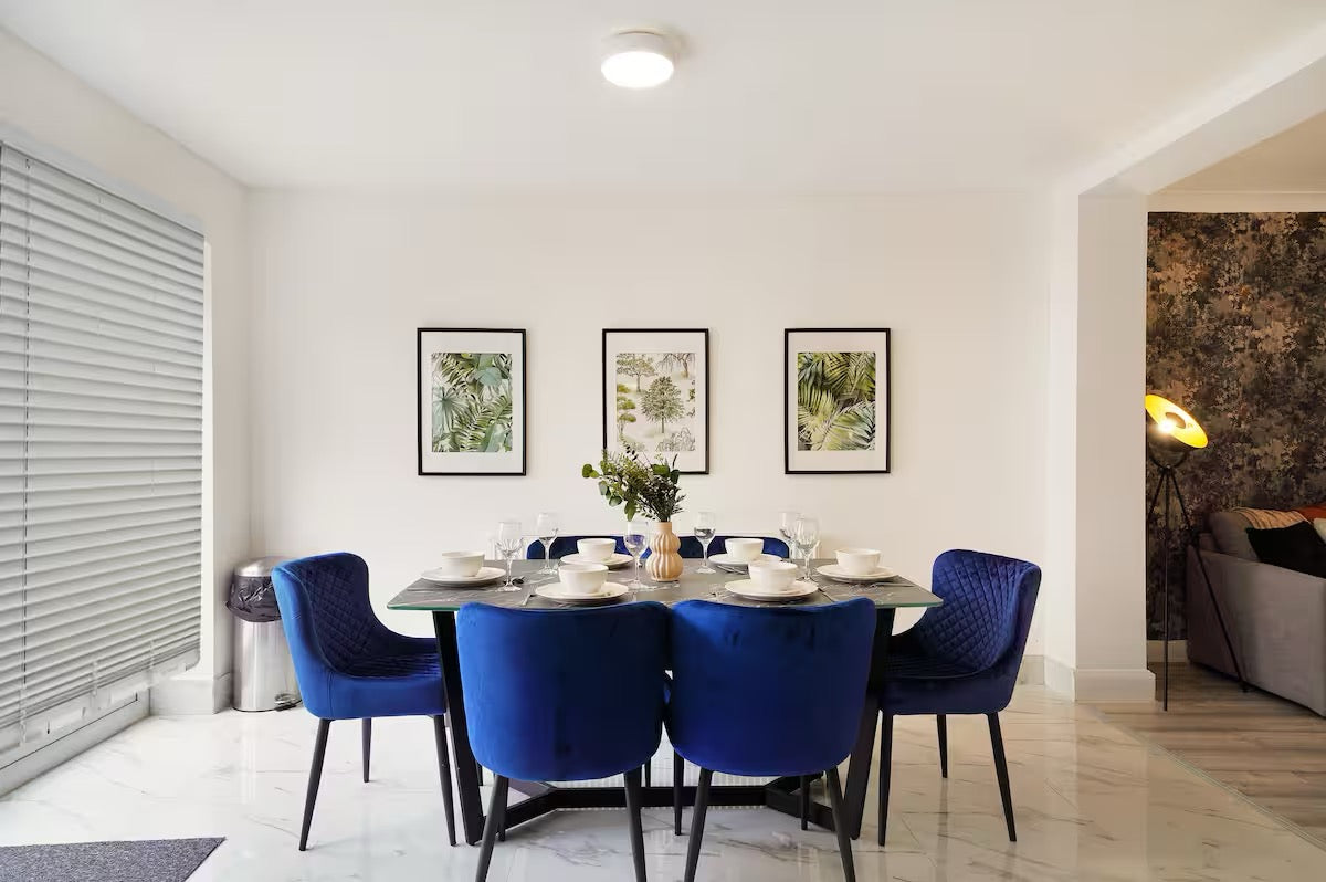 Wembley Oasis — Roomy 4-Bedroom House (Sleeps 14)