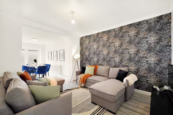 Wembley Oasis — Roomy 4-Bedroom House (Sleeps 14)